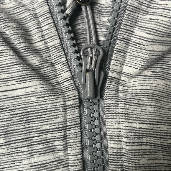 Lululemon define jacket size 10 - Picture 10 of 14